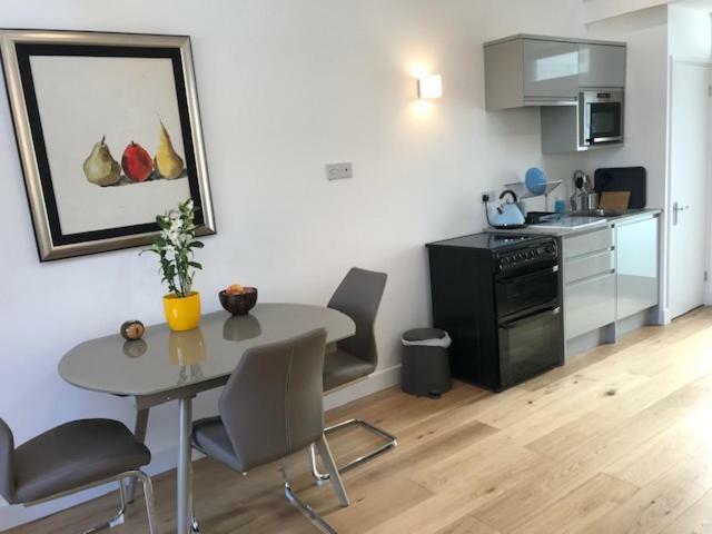 The Coach House 75 Epsom Road Apartment Guildford Ngoại thất bức ảnh